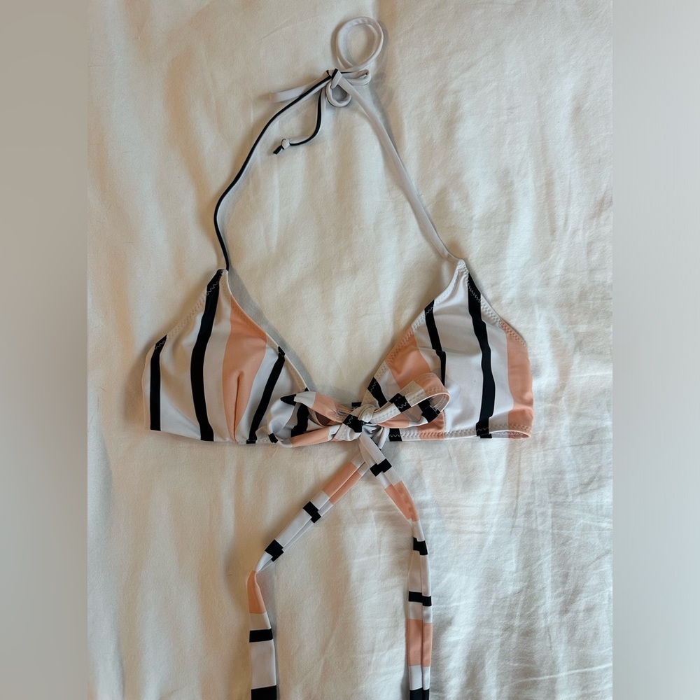 Cute bikini top!
